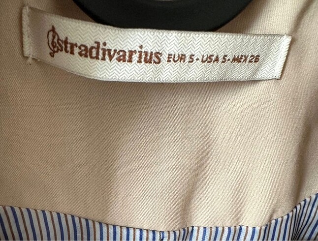 s Beden Stradivarius trençkot