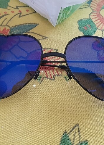 H&M mavi kalp güneş gözlüğü - Görsel 6