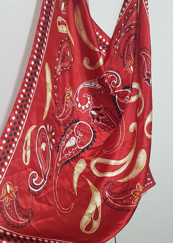 Kırmızı Parlak Desenli Kadın Fular - Görsel 3