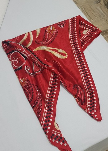 Kırmızı Parlak Desenli Kadın Fular - Görsel 5
