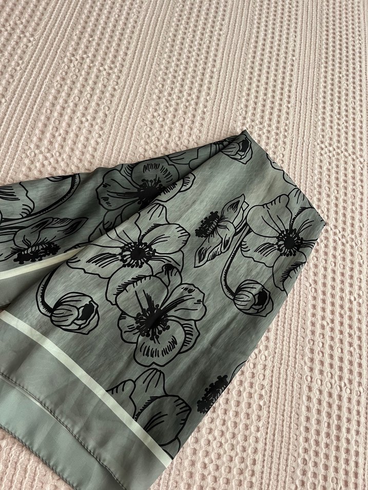 Grı desenlı ıpek gıbı şal - Görsel 2