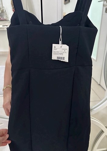 V Yaka Siyah Midi Kadın Elbise ve kot şort