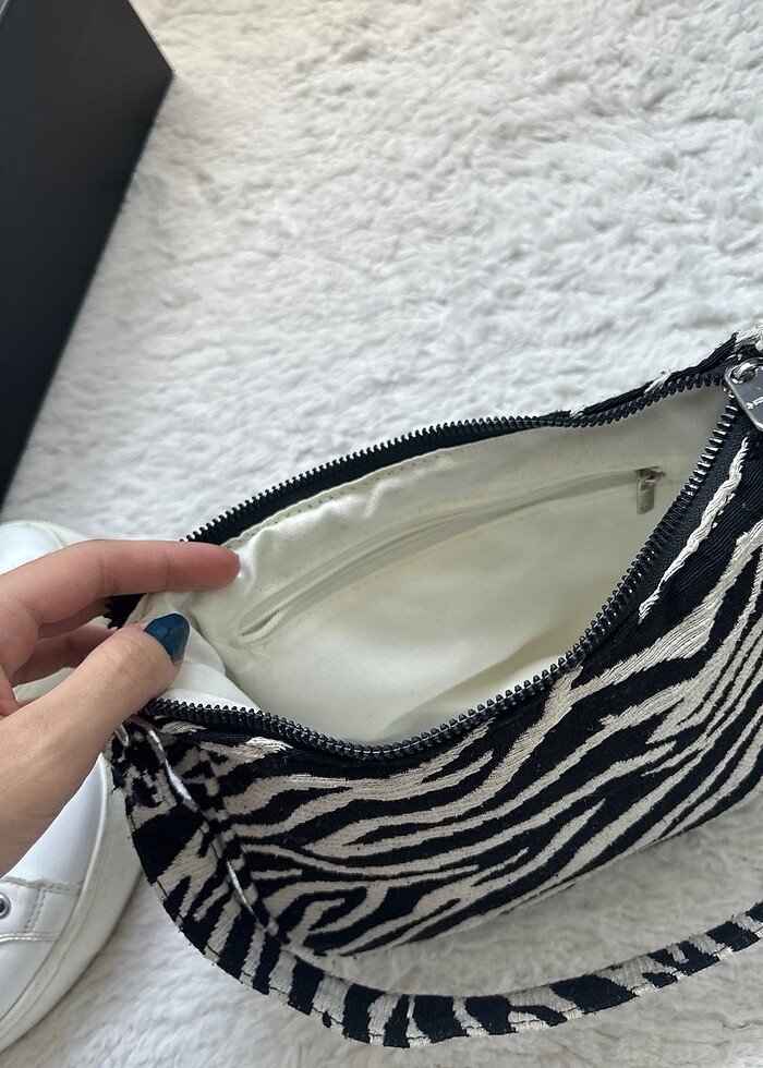 Stradivarius Kol Çantası - Görsel 2