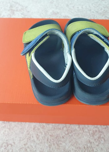 25 Beden Mavi ve Yeşil Erkek Çocuk Sandalet