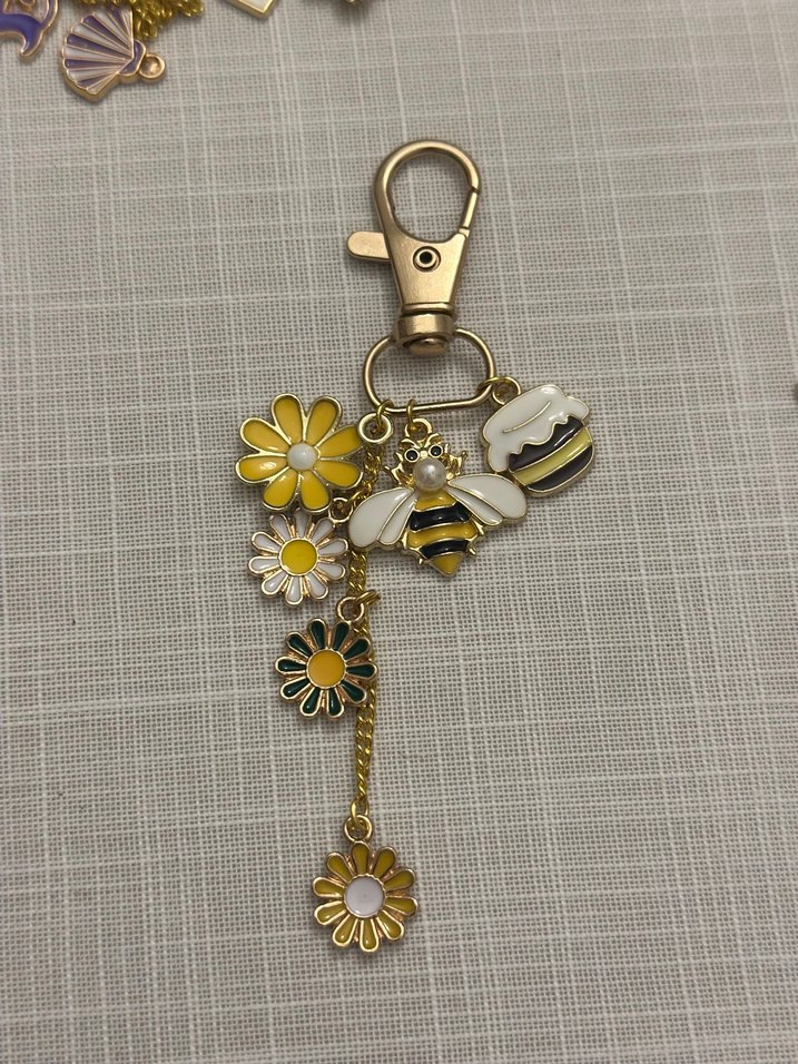 Çiçek papatya incili arı bal kovanı anahtarlık - Görsel 2