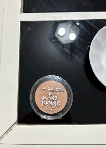 Wet n wild LA COLORS Koyu Bej Allık