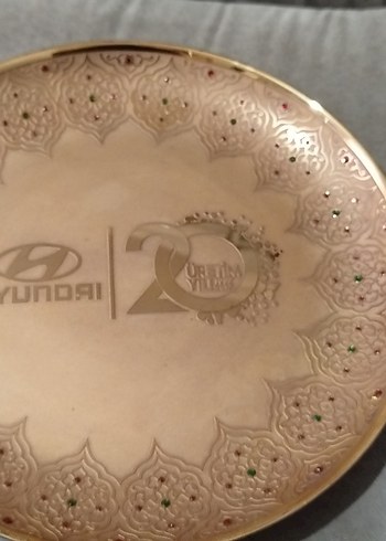 HYUNDAİ 20. YIL BASLILI Altın Renkli Desenli Tabak