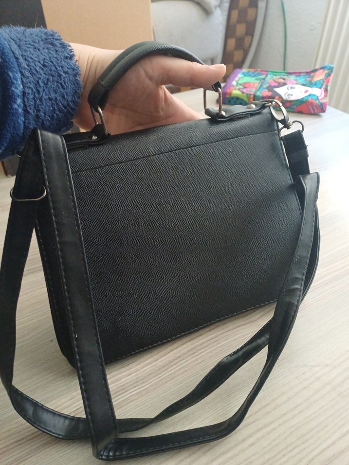 Siyah Tokalı Kadın Çanta - Görsel 3