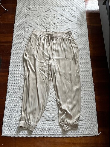 İki rengi mevcut saten pantalon