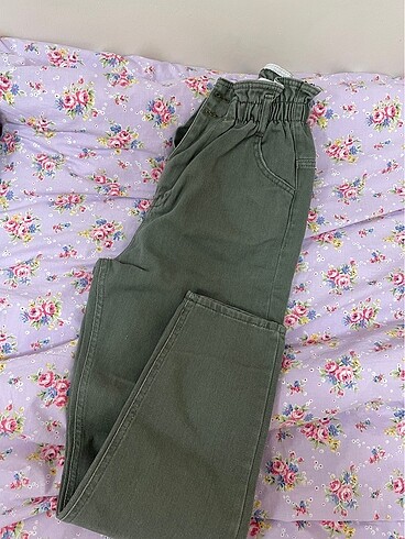Beli Lastik Detaylı Pantolon