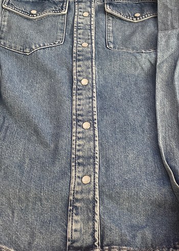 s Beden Mavi Denim Düğmeli Salaş Gömlek Mango marka S beden