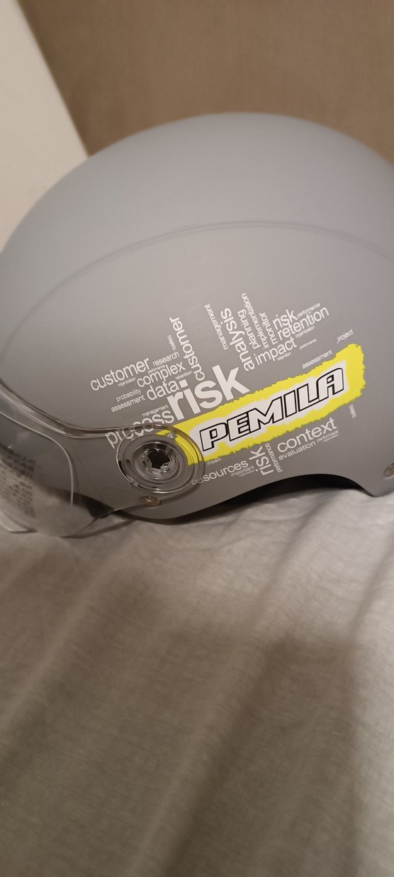 Şeffaf Vizörlü Gri Plastik Motosiklet Kaskı - Görsel 2