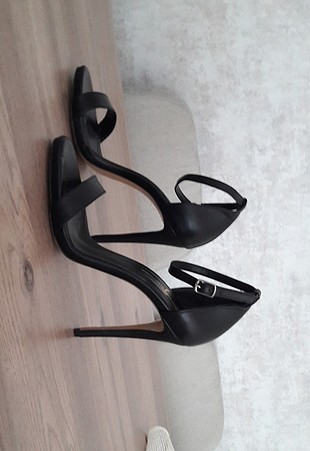 Zara siyah topuklu ayakkabi