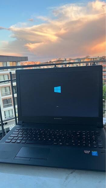 Lenovo dizüstü bilgisayar