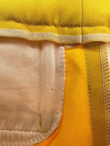 universal Beden sarı Renk Diğer Kumaş Pantolon %70 İndirimli.