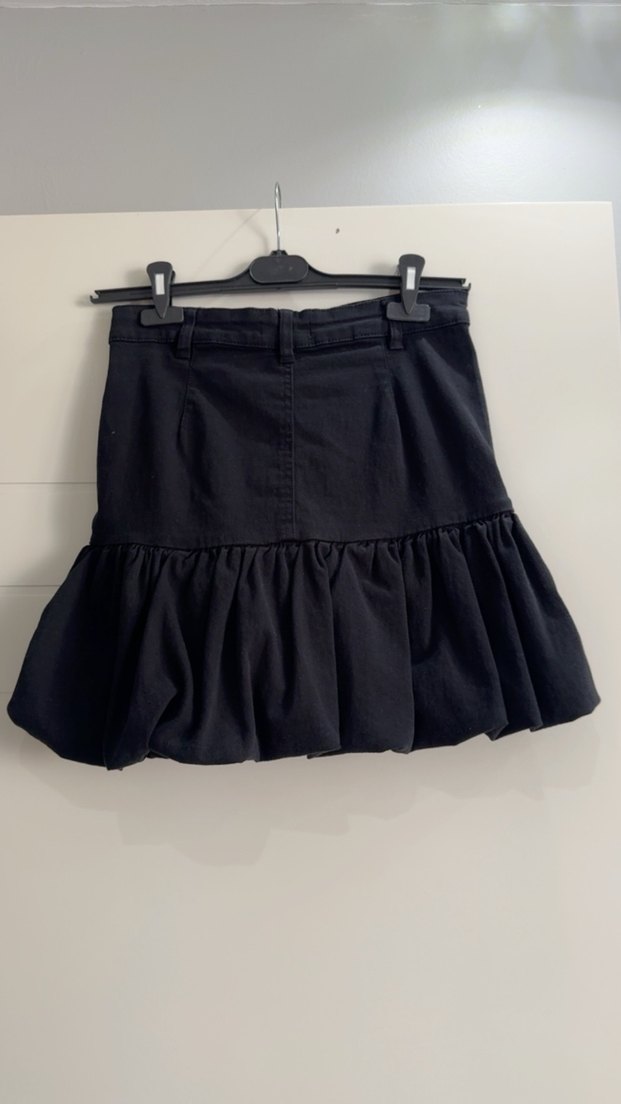 Siyah Fırfırlı Mini Etek - Görsel 2