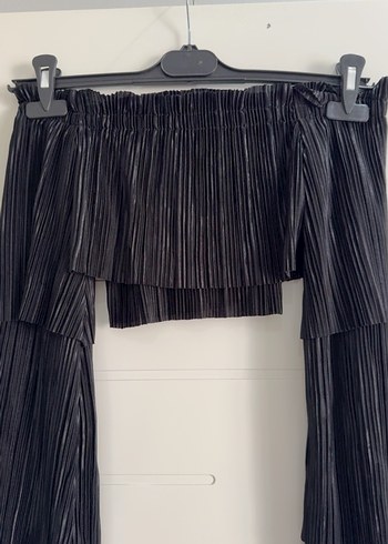 Siyah Piliseli Straplez Uzun Kollu Bluz - Görsel 2