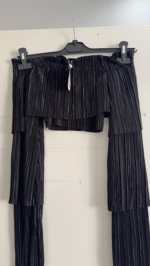 Siyah Piliseli Straplez Uzun Kollu Bluz - Görsel 3