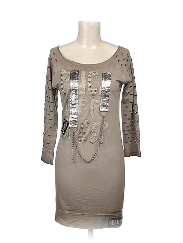PreLoved Kısa Elbise %70 İndirimli.