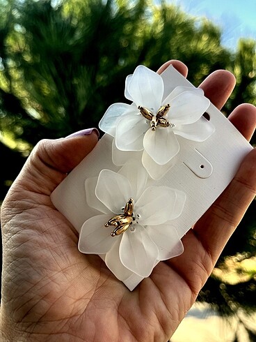  Beden Beyaz akrilik çiçek küpe