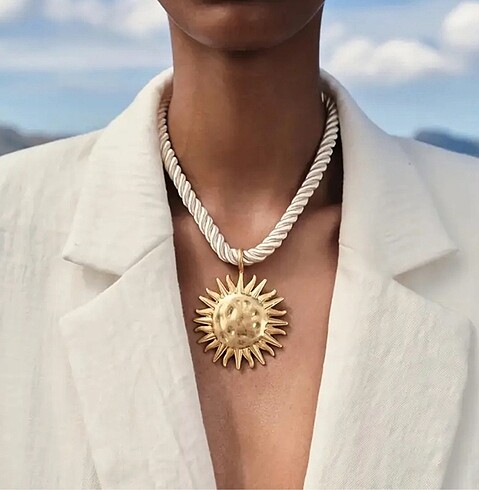 Gold güneş charm kolye
