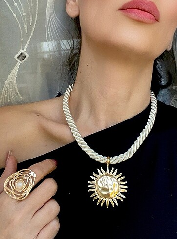 Beden Gold güneş charm kolye