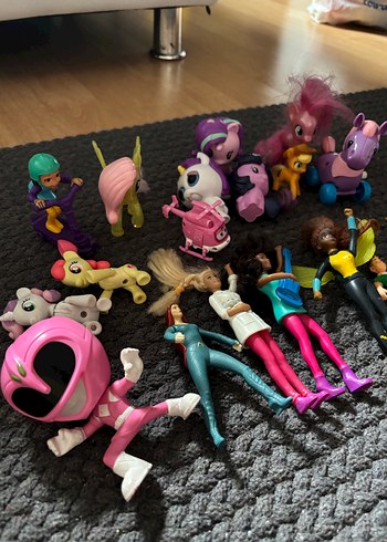 Barbie Çeşitli Renklerde Karışık Bebek ve Figürler