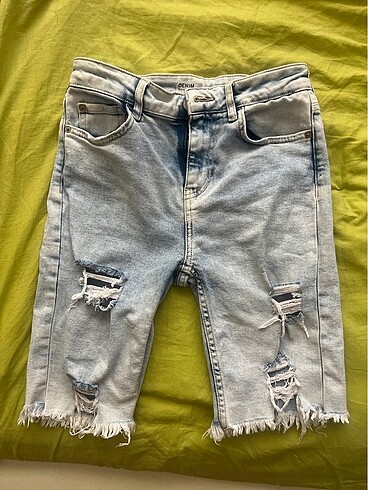 Bershka Uzun Şort