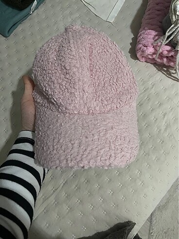 Pembe Şapka - Görsel 2