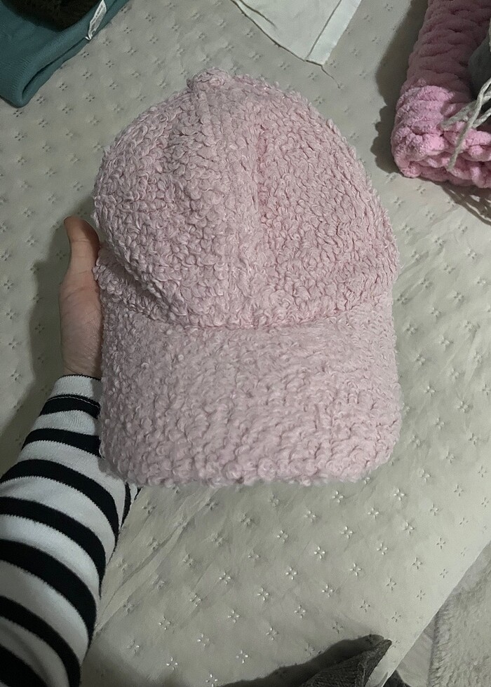 Pembe Şapka - Görsel 2