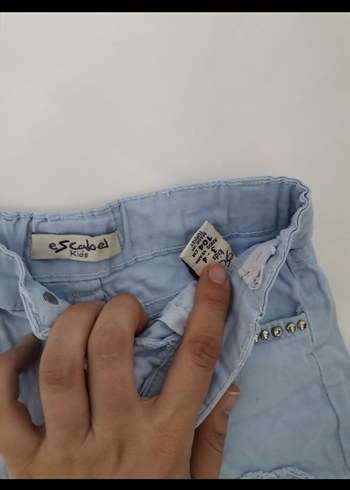 Dantelli Nakışlı Kız Kot Şort - Görsel 3