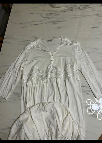 İşlemeli Beyaz Uzun Kadın Sabahlık - Görsel 4