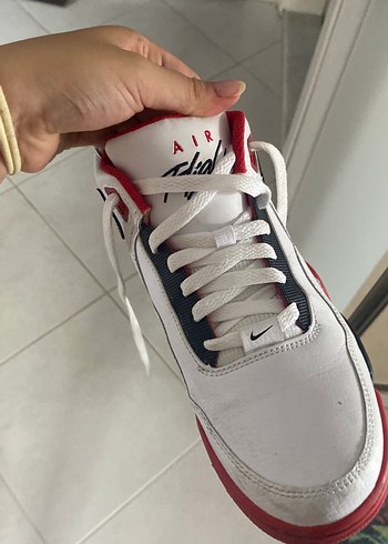 Nike Beyaz Renkli Bağcıklı Basketbol Ayakkabısı