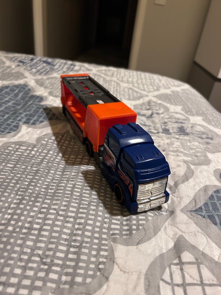 Küçük Hot wheels tır - Görsel 3