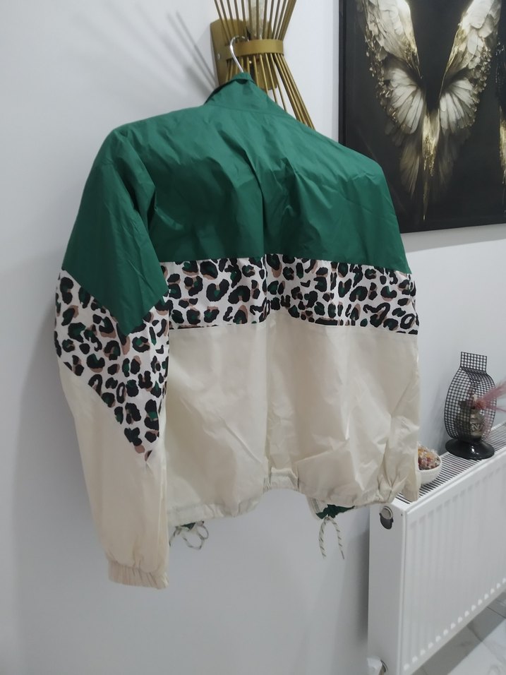 . Bershka yagmurluk - Görsel 4