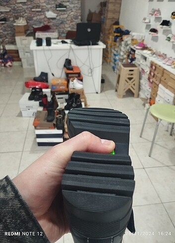 LC Waikiki Hakiki deri erkek çocuk kar botu