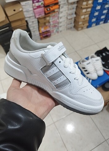Adidas Forum Low cırtlı spor ayakkabı 