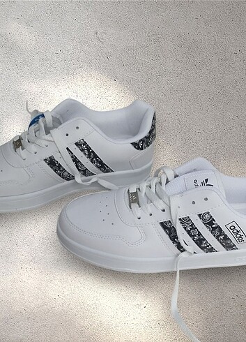 Adidas Adidas unisex şeritli spor ayakkabı