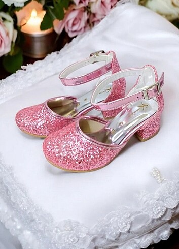 Prenseslere Özel Üretim İşlemeli Çocuk Abiye Modelimiz ????
 
Ço - Görsel 2