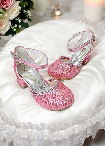 Prenseslere Özel Üretim İşlemeli Çocuk Abiye Modelimiz ????
 
Ço - Görsel 6