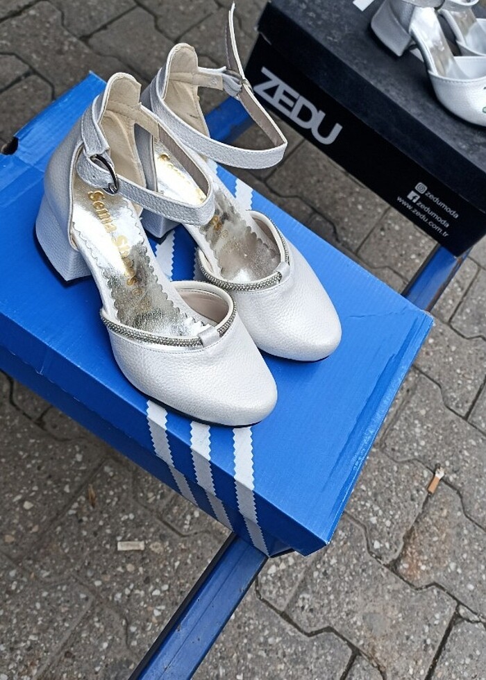 Kız çocuk beyaz ve helogram gümüş renk topuklu Modellerimiz yumu - Görsel 2