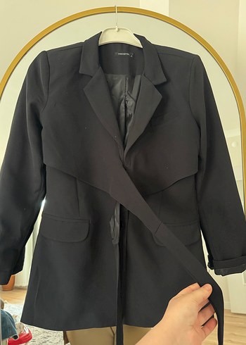 36 Beden Kadın Siyah Kemerli Blazer