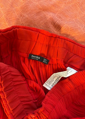 Bershka Kırmızı Piliseli Bol Kesim Kadın Pantolon