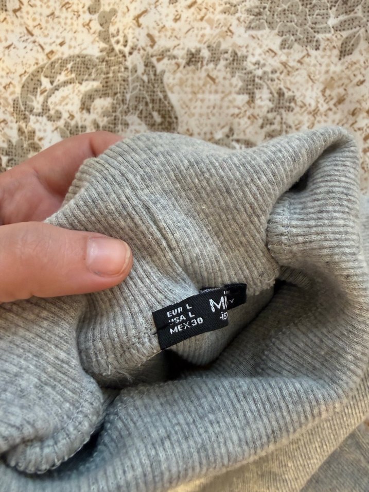 Gri Crop Kadın Boğazlı Yün Kazak - Görsel 2