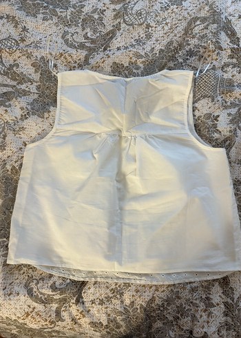 Dantel Detaylı Beyaz Kolsuz V Yaka Kadın Bluz - Görsel 2