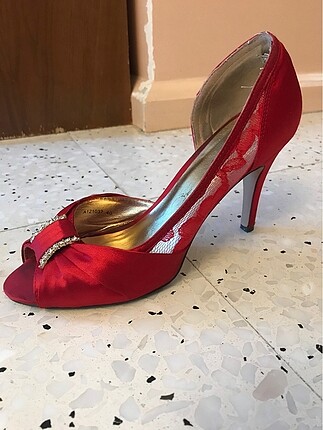 40 Beden Kırmızı ayakkabı