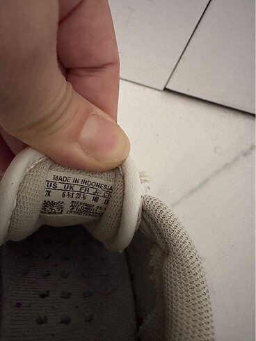23 Beden Adidas spor ayakkabı