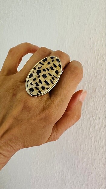 Leoper desenli yüzük
