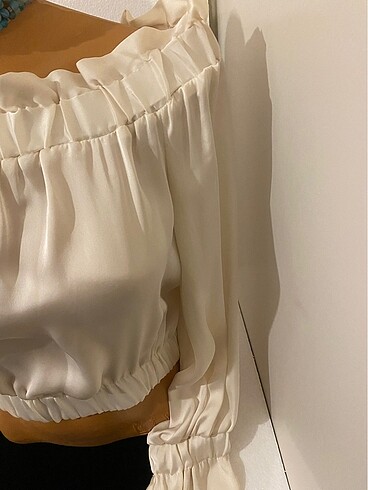 s Beden ten rengi Renk Krem rengi 36 beden krep saten şık madonna yaka kolları ve beli