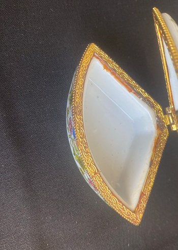 Çiçek Desenli Çok Renkli Pudra Kutusu - Görsel 2